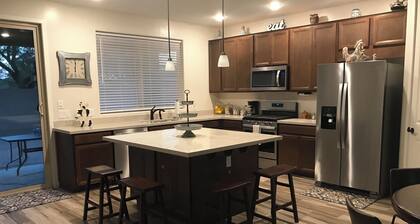 Cozy Casa Bliss: 3 bedroom Desert Home