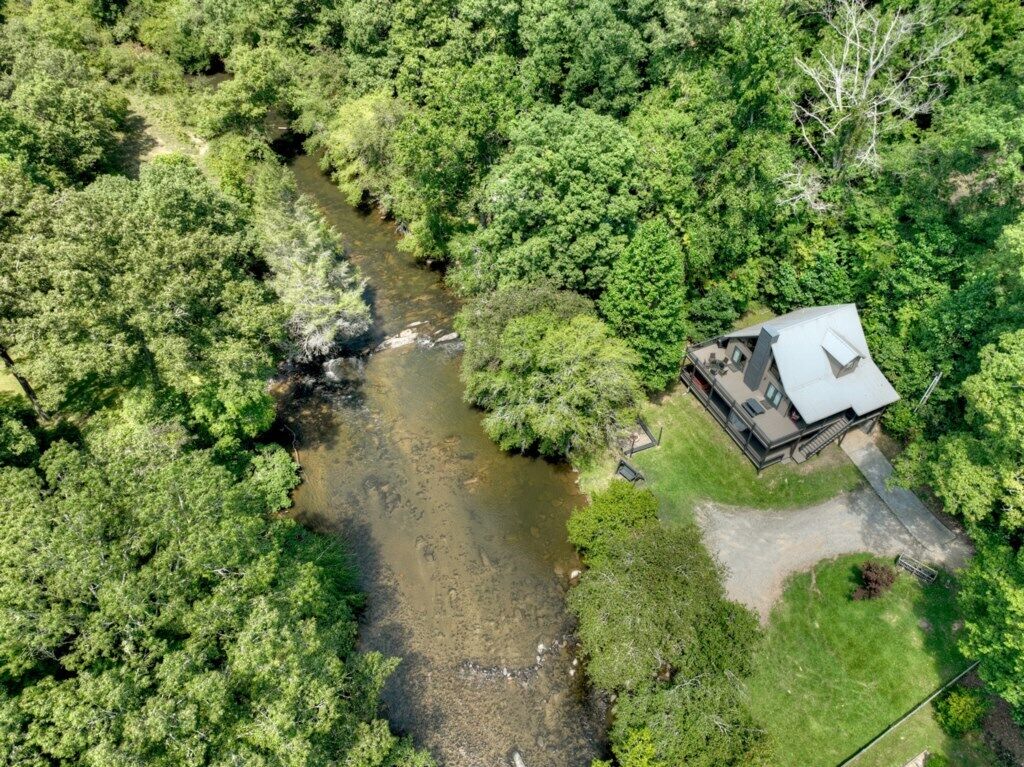 Magical Setting & Fisherman's Paradise!