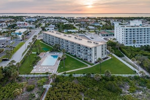 Exterior - Boho‑Chic Condo by Cocoa Beach Pier | Double‑Wide Balcony + Heated Pool 🌴 (Cocoa Beach)