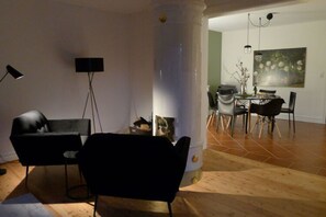 Dining - Holiday Home Gray Seal (Midlum)