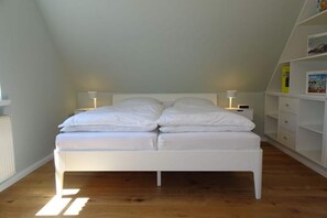 Apartment | 4 bedrooms, individually furnished, iron/ironing board - Holiday Home Gray Seal (Midlum)