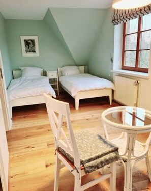 4 bedrooms, individually furnished, iron/ironing board - Holiday Home Gray Seal (Midlum)