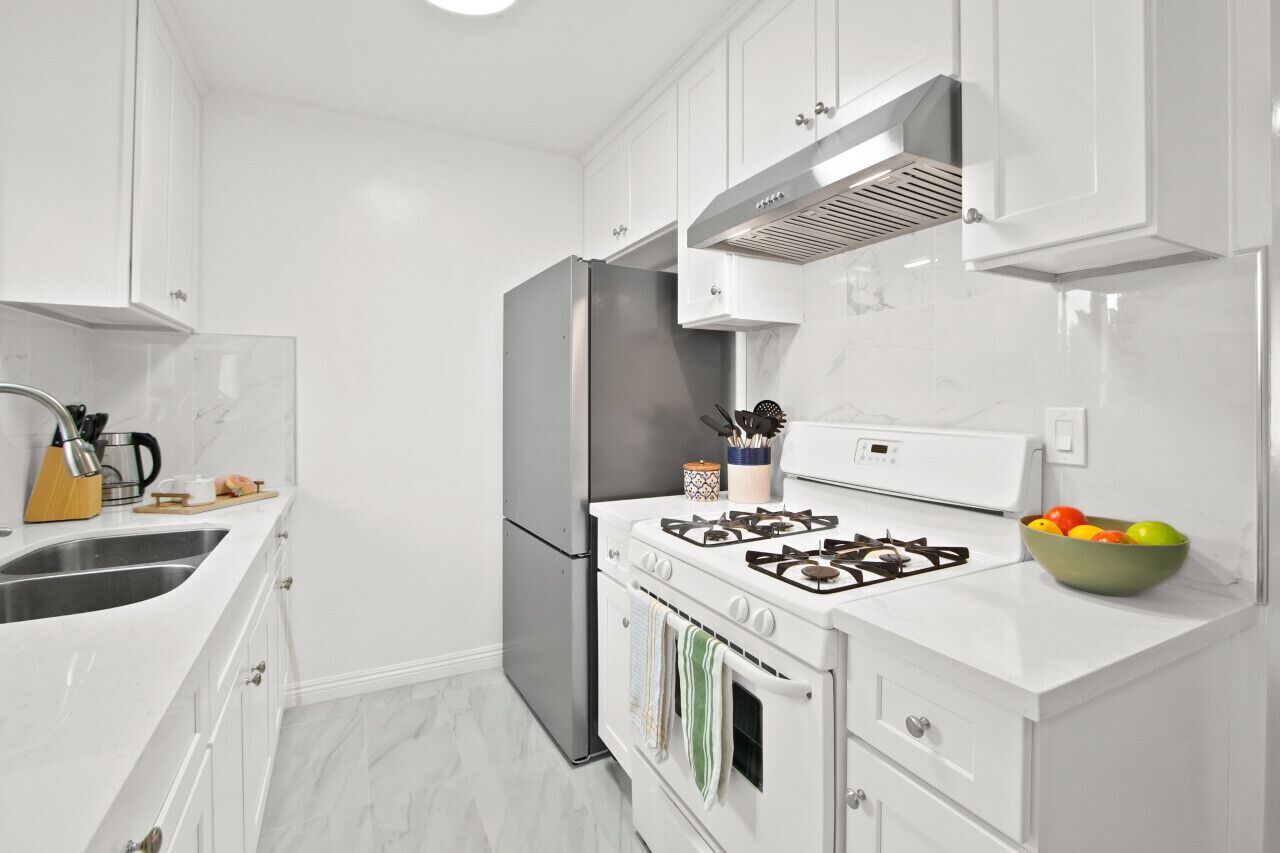 Geladeira, micro-ondas, fogão, cooktop