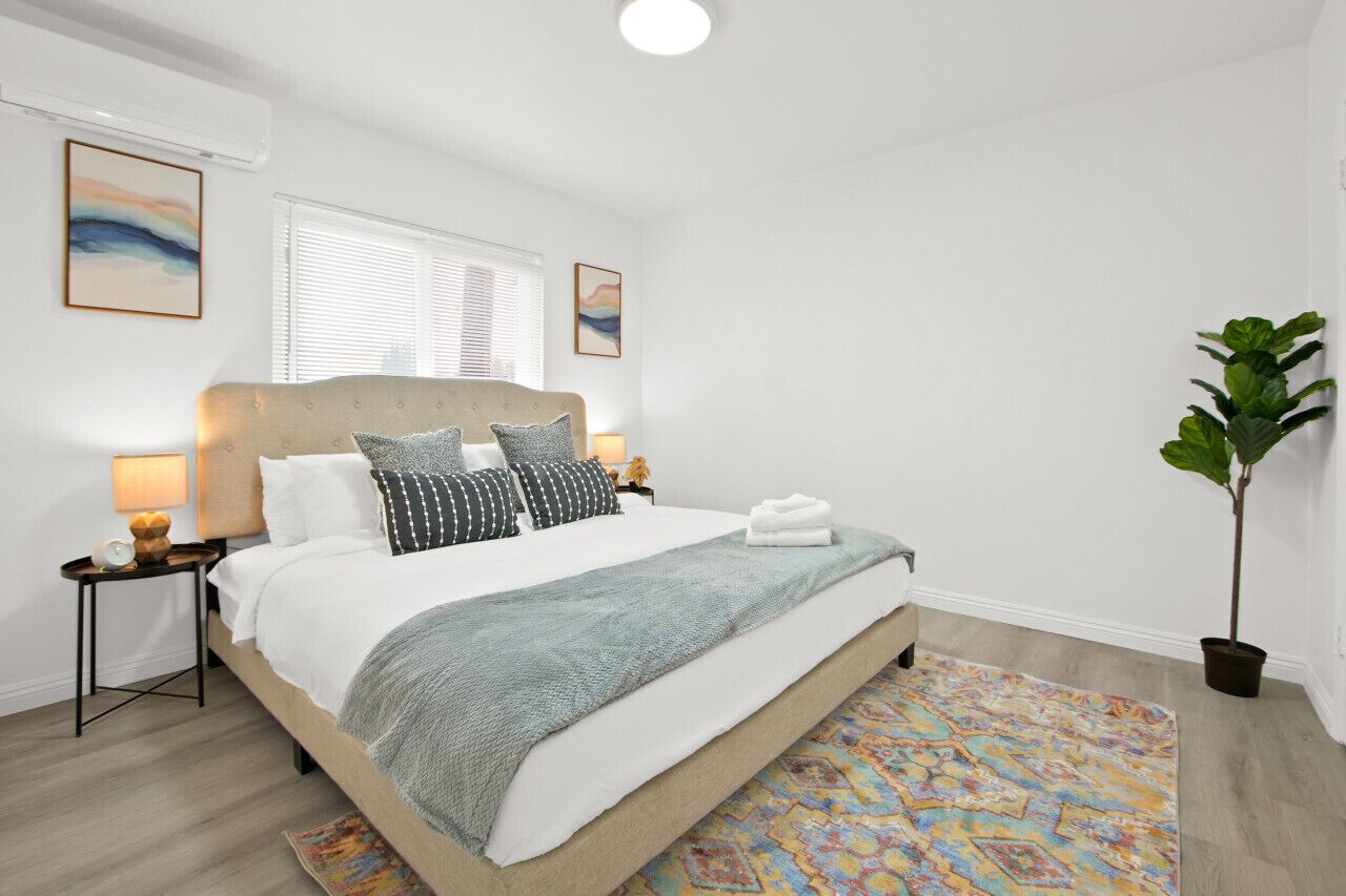 Alluring City Pad with King Bed