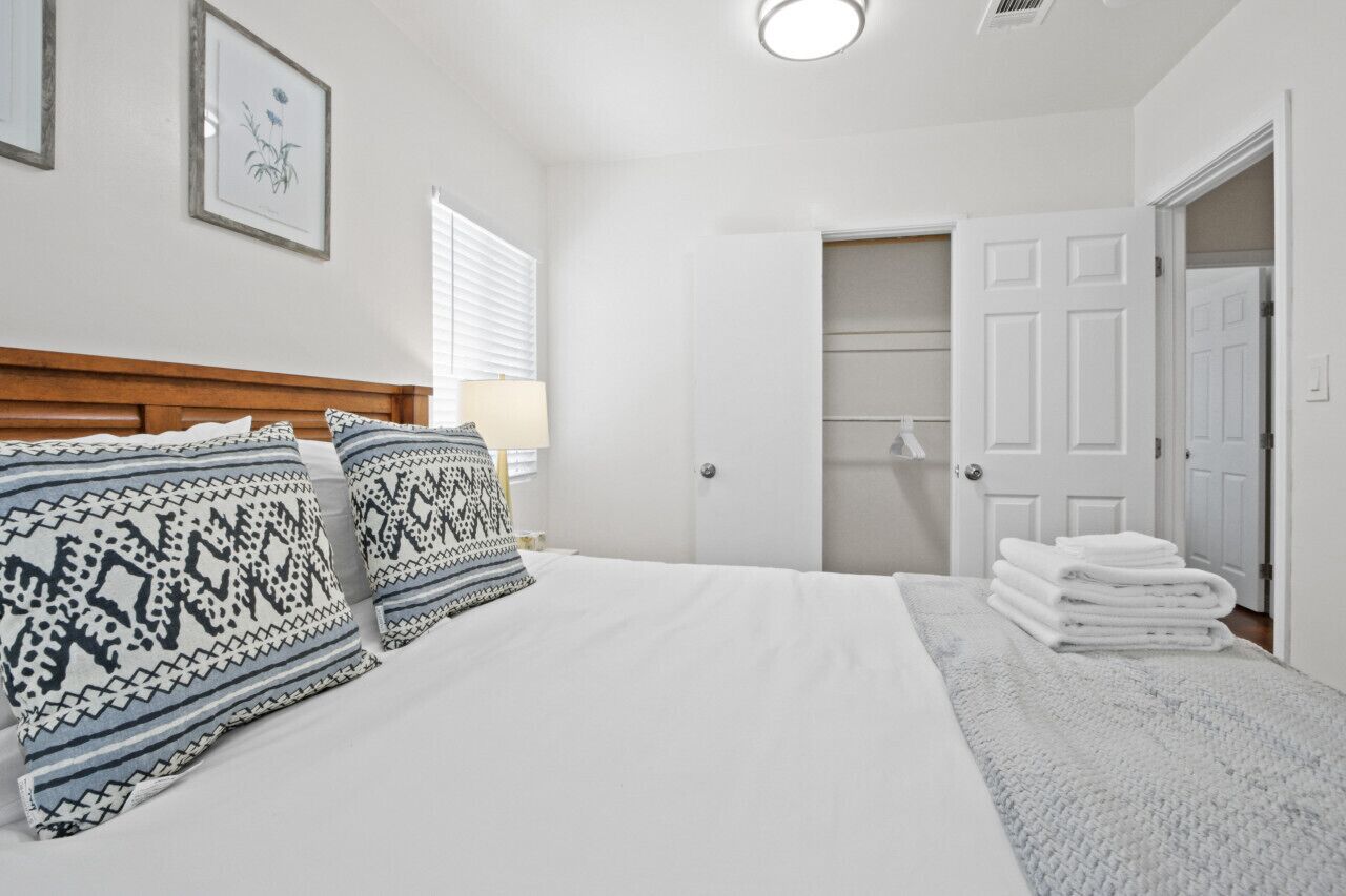 3 soverom, strykejern/-brett, wi-fi (inkludert) og sengetøy