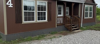 Cozy cabin near Medicine Park with WiFi, AC 
