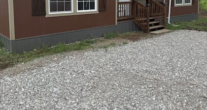 Cozy cabin near Medicine Park with WiFi, AC