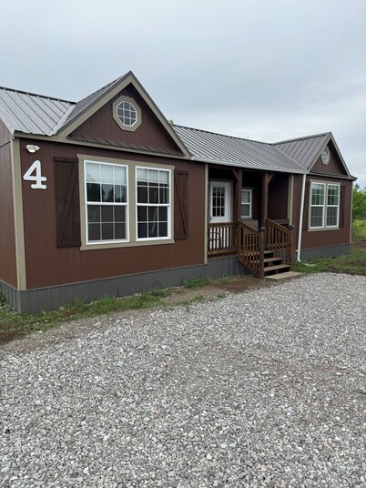 Cozy cabin near Medicine Park with WiFi, AC 