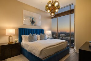 3 bedrooms, desk, iron/ironing board, WiFi - *NEW* Peach City Penthouse by Atlanta Luxury Rentals (Atlanta)