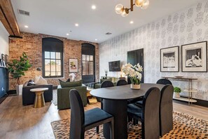 Dining - Luxury Suite | Rooftop Pool Walk-French Qtr Hotel (New Orleans)