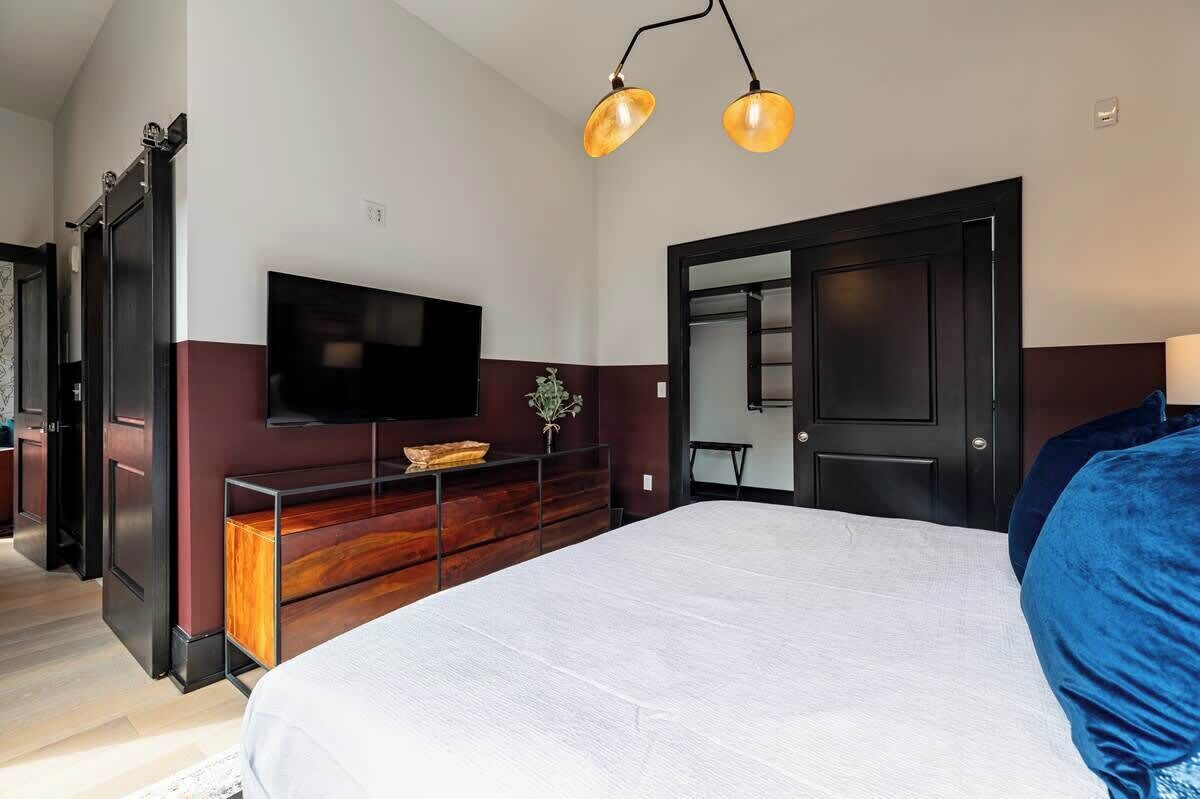 2 slaapkamers, een strijkplank/strijkijzer, gratis wifi, beddengoed