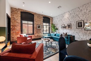 Smart TV, foosball, table tennis - Newly Furnished Spacious Downtown 2BD Condo Private Terrace, Near Everything, Gym Pool Gameroom (New Orleans)