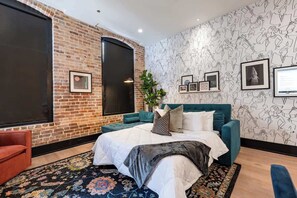 2 bedrooms, iron/ironing board, travel cot, free WiFi - Prime Downtown 2BD Private Terrace Hotel (New Orleans)