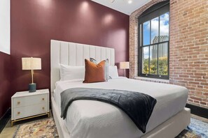 2 bedrooms, iron/ironing board, free WiFi, bed sheets - Prime Downtown Location - Heated Pool + Gym Hotel (New Orleans)