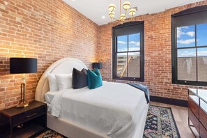 2 bedrooms, iron/ironing board, free WiFi, bed sheets - Spa Bath | Rooftop Pool | BBQ | Gameroom | Hotel (New Orleans)