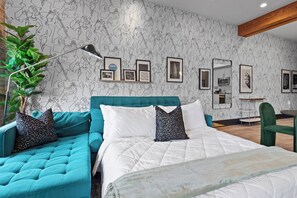 2 bedrooms, iron/ironing board, free WiFi, bed sheets