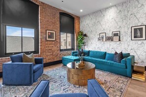 Smart TV, offices - Spa Bath | Rooftop Pool | BBQ | Gameroom | Hotel (New Orleans)