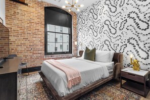 2 bedrooms, iron/ironing board, travel cot, free WiFi - Modern Comfort – Pool, Gym, Game Room, Luggage Lockers & More Downtown Hotel (New Orleans)