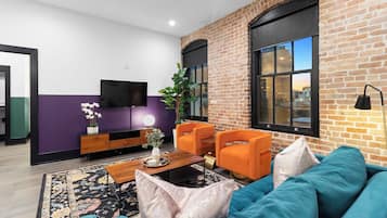 Smart TV, foosball, table tennis, stereo