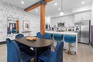 Dining - Game Room  Gym  Pool  Rooftop  Downtown Hotel (New Orleans)