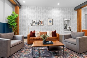 Smart TV, table football, ping pong, stereo - Walk-Entertainment | Pool | Long Term Welcome | Walk to French Quarter Hotel (New Orleans)