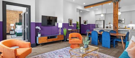 Smart TV, futbolito y tenis de mesa