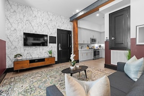 Smart TV, pebolim, mesa de pingue-pongue