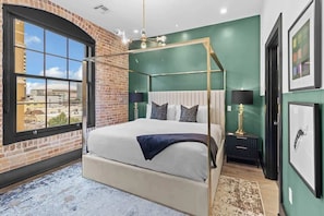 4 bedrooms, iron/ironing board, free WiFi, bed sheets