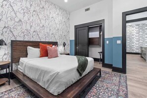 4 bedrooms, iron/ironing board, travel cot, free WiFi - Downtown 4BD/4BA  2 Living Rooms&Kitchens Hotel (New Orleans)