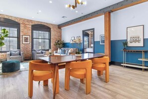 Dining - Downtown 4BD/4BA  2 Living Rooms&Kitchens Hotel (New Orleans)