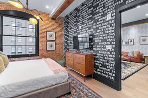 4 bedrooms, iron/ironing board, free WiFi, bed sheets