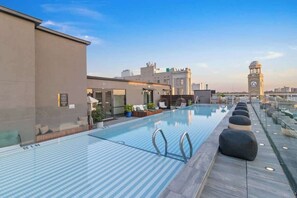 A heated pool - Downtown 4BD/4BA  2 Living Rooms&Kitchens Hotel (New Orleans)