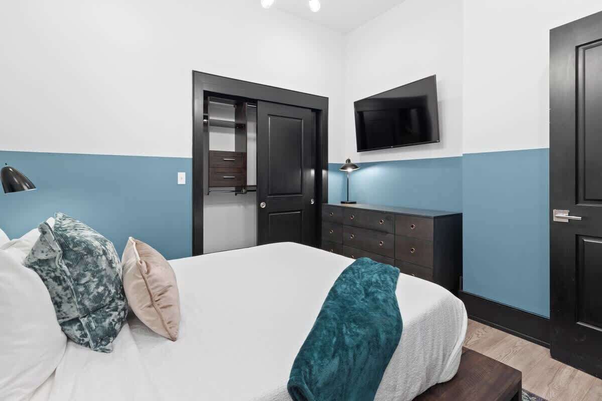 4 chambres, fer et planche à repasser, accès au Wi-Fi (inclus)