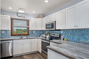 Fridge, microwave, oven, stovetop - Second Wind: Oceanside with Views, Close to Beach and Lighthouse! (Corolla)