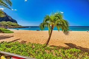 On the beach - Summer BLOWOUT-Avail dates on Sale - Amazing Ocean Front - (HP-104) (Waianae)
