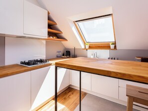 Refrigerador, horno, placa de cocina, cafetera/tetera