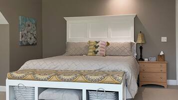 4 bedrooms, desk, iron/ironing board, travel crib