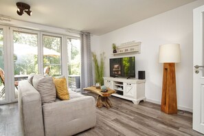 Fernseher, DVD-Player, Stereoanlage