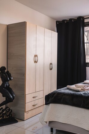 1 bedroom, WiFi, bed sheets