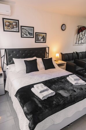 1 bedroom, WiFi, bed sheets
