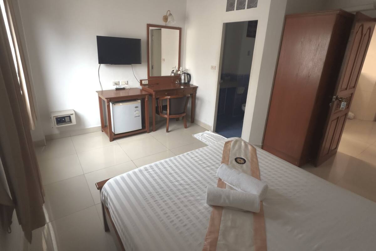 Quarto casal clássico, vista para a cidade | Wi-Fi de cortesia
