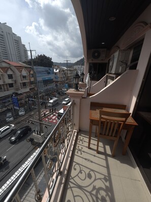 Quarto luxo, vista para a cidade | Terraço/pátio