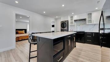 3 makuuhuonetta, silitysrauta/-lauta, Wi-Fi, vuodevaatteet