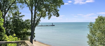 NEW! Luxury 1BR - 5 minutes to Port Dover Beach