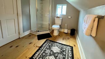 淋浴设施、吹风机、毛巾、肥皂