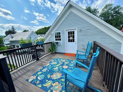 Cozy, furnished apartment for short-mid term stays