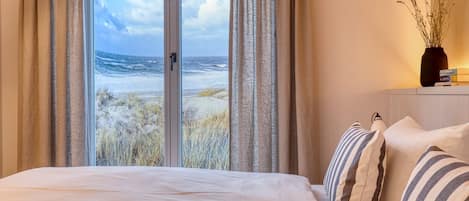 3 bedrooms, in-room safe, desk, iron/ironing board