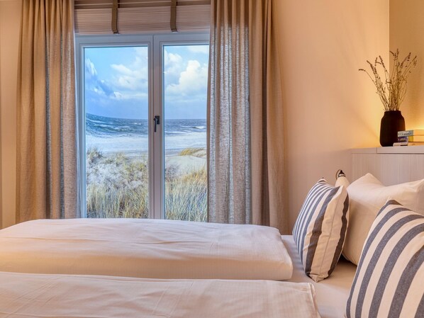 3 bedrooms, in-room safe, desk, iron/ironing board