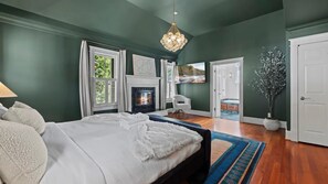7 bedrooms, desk, iron/ironing board, travel cot