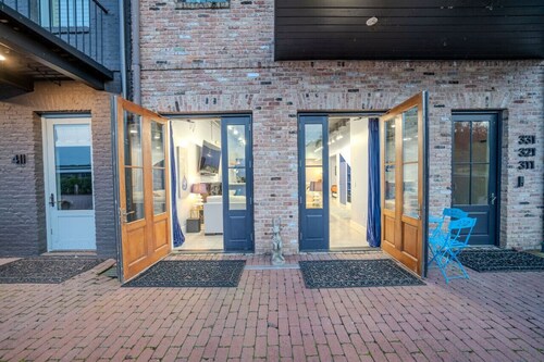 Ground Floor / Waterfront on The Rez in Madison!